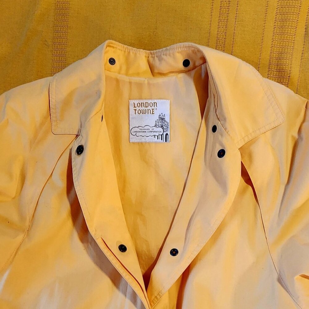 1970s London Towne yellow raincoat - Picture 3 of 9